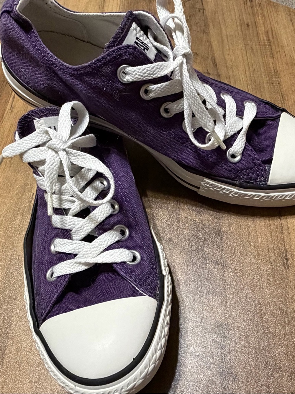Women’s size 8 Converse Purple Canvas Lace-Up Sneakers
